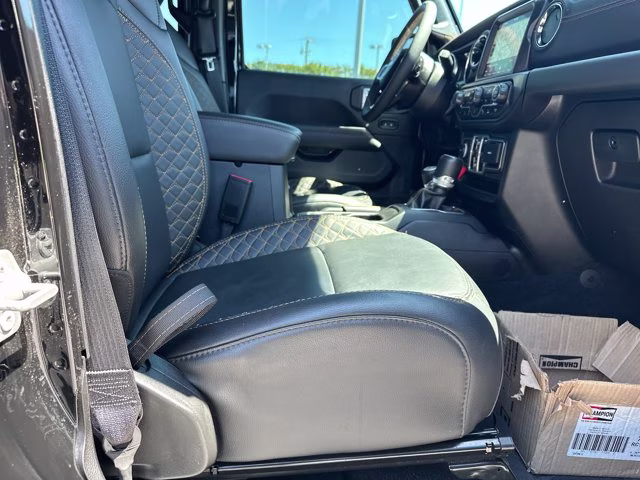 2023 Black Clearcoat Jeep Gladiator 4X4 Truck
