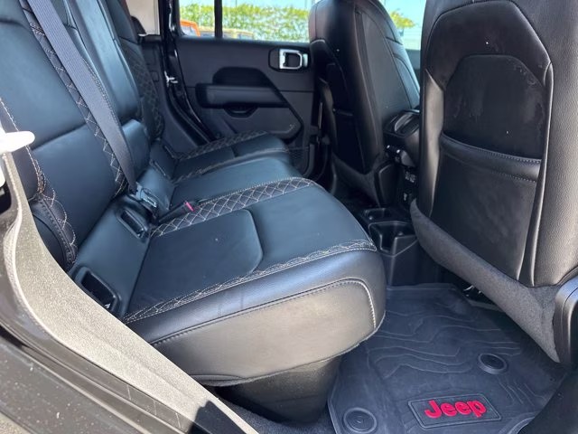2023 Black Clearcoat Jeep Gladiator 4X4 Truck