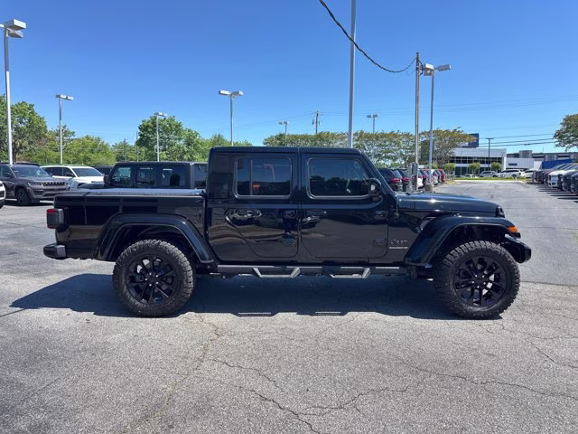 2023 Black Clearcoat Jeep Gladiator 4X4 Truck