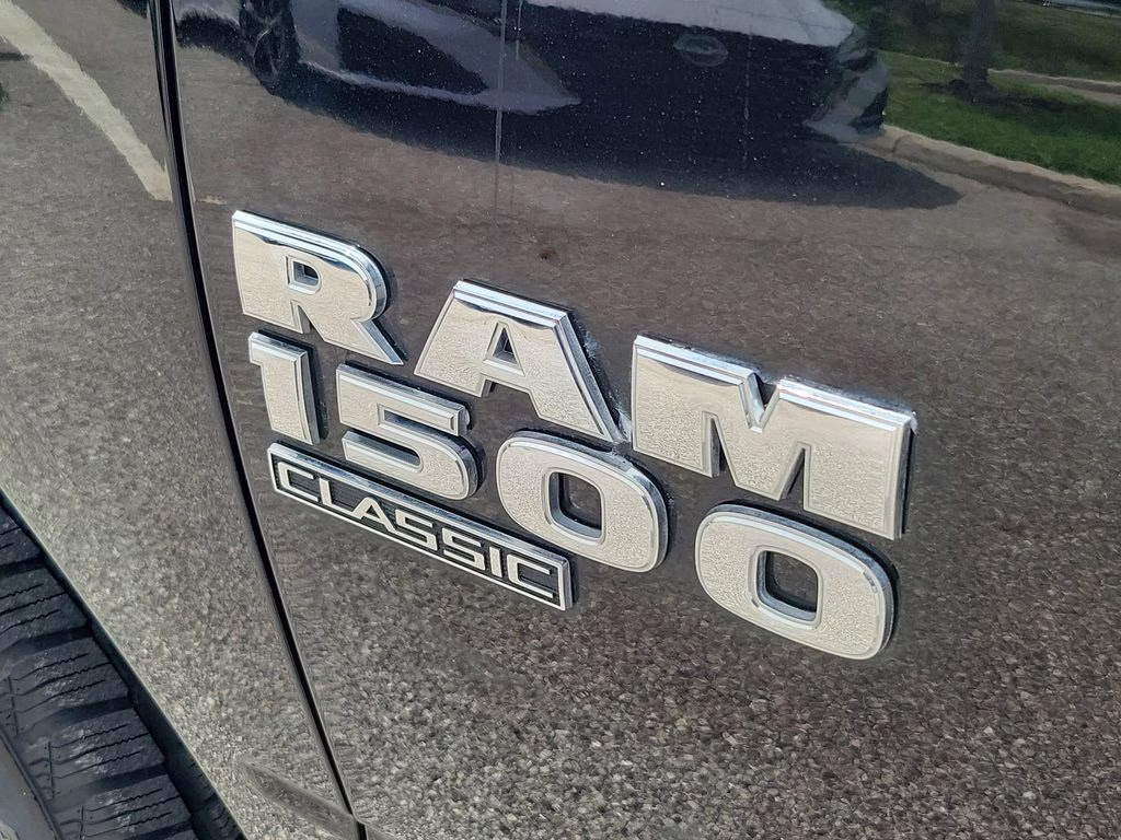 2024 Diamond Black Crystal Pearlcoat Ram 1500 Classic SLT RWD Truck
