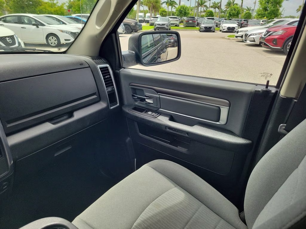 2024 Diamond Black Crystal Pearlcoat Ram 1500 Classic SLT RWD Truck