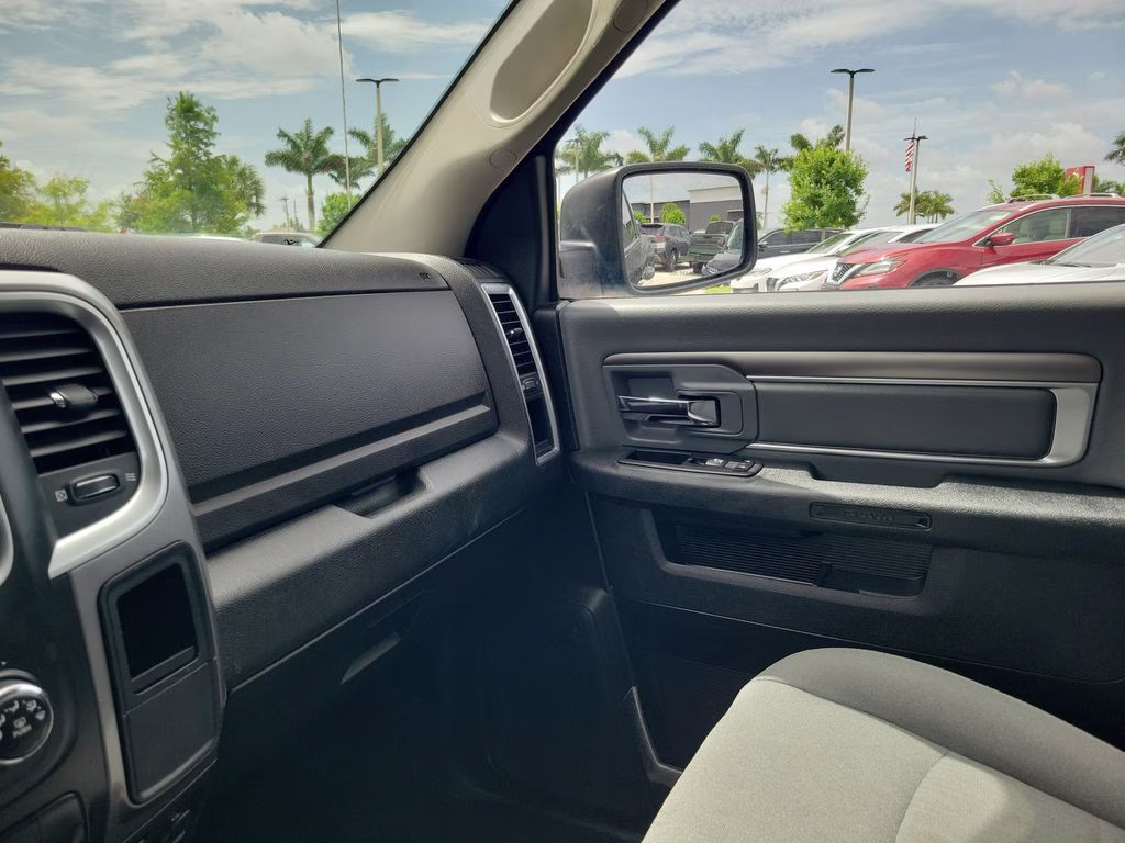 2024 Diamond Black Crystal Pearlcoat Ram 1500 Classic SLT RWD Truck