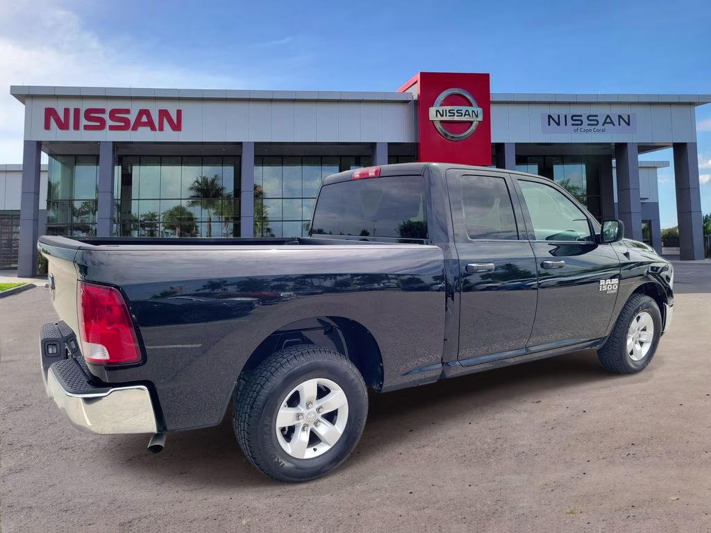 2024 Diamond Black Crystal Pearlcoat Ram 1500 Classic SLT RWD Truck
