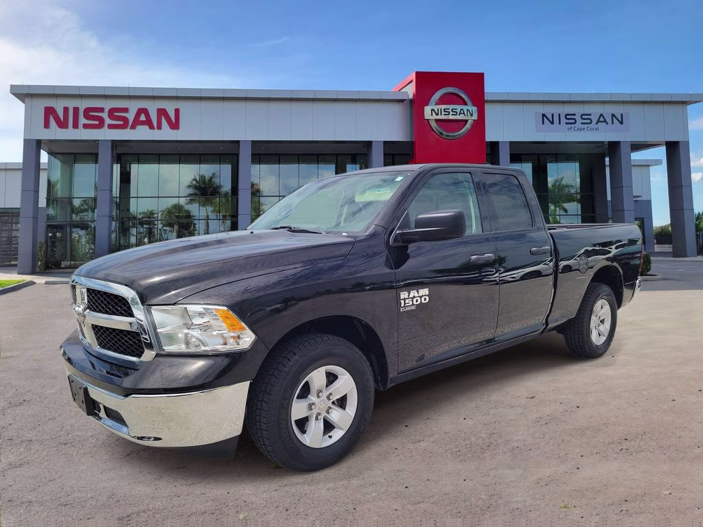 2024 Diamond Black Crystal Pearlcoat Ram 1500 Classic SLT RWD Truck