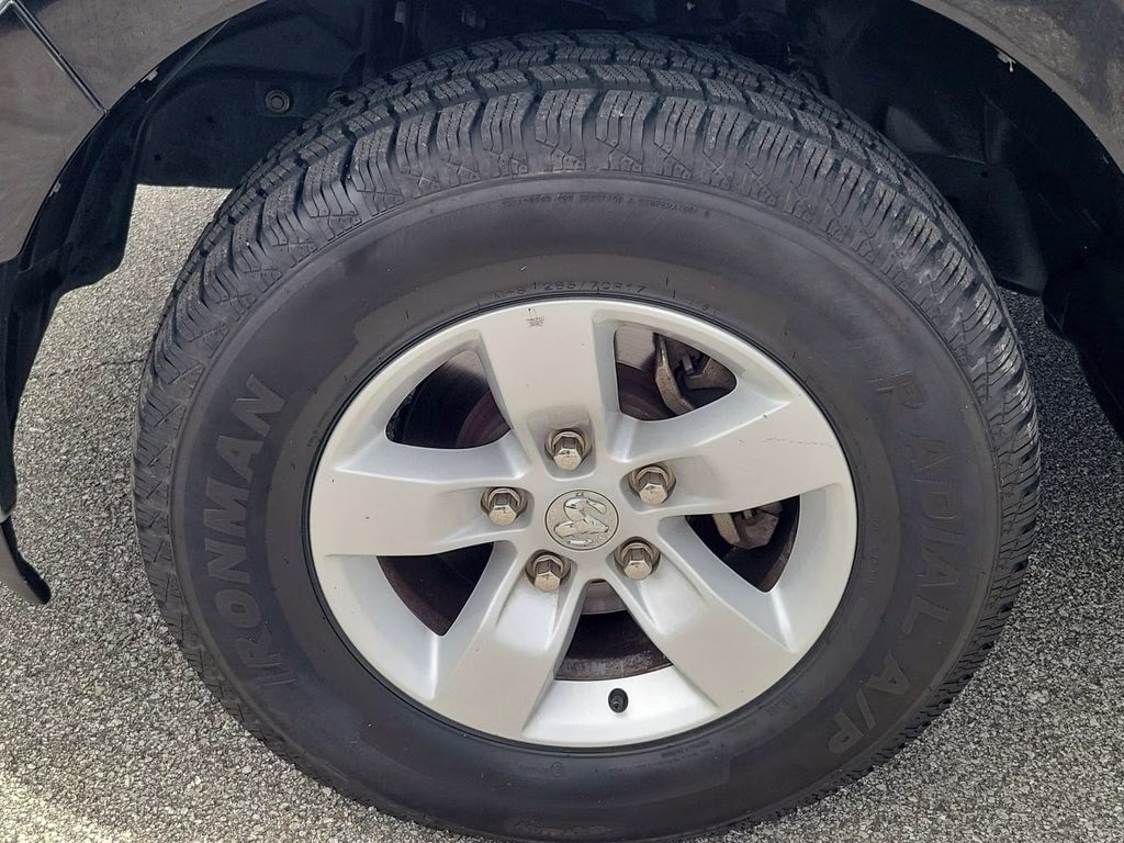 2024 Diamond Black Crystal Pearlcoat Ram 1500 Classic SLT RWD Truck