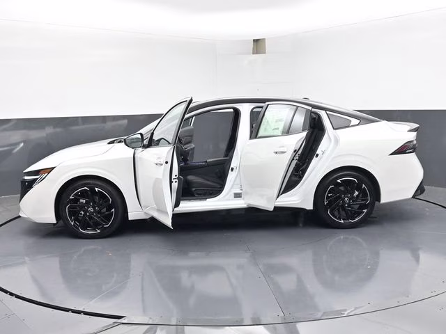 2026 Aspen White/Super Black Nissan Sentra SR FWD Sedan