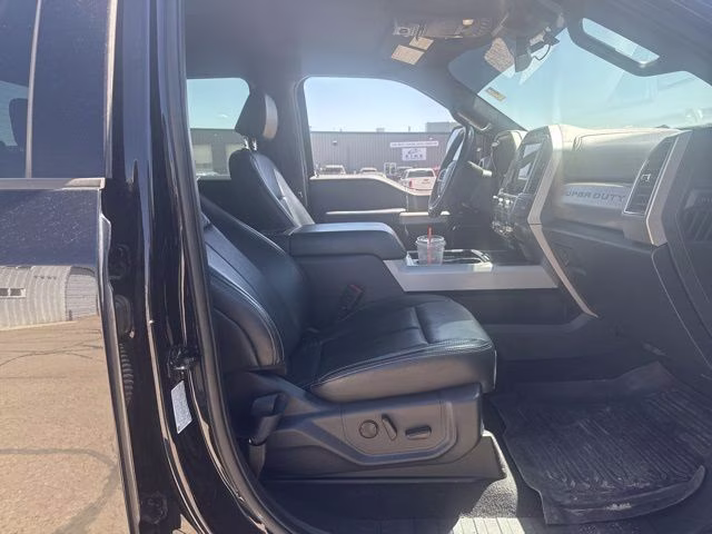2022 Black Ford Super Duty F-350 SRW Lariat 4X4 Truck