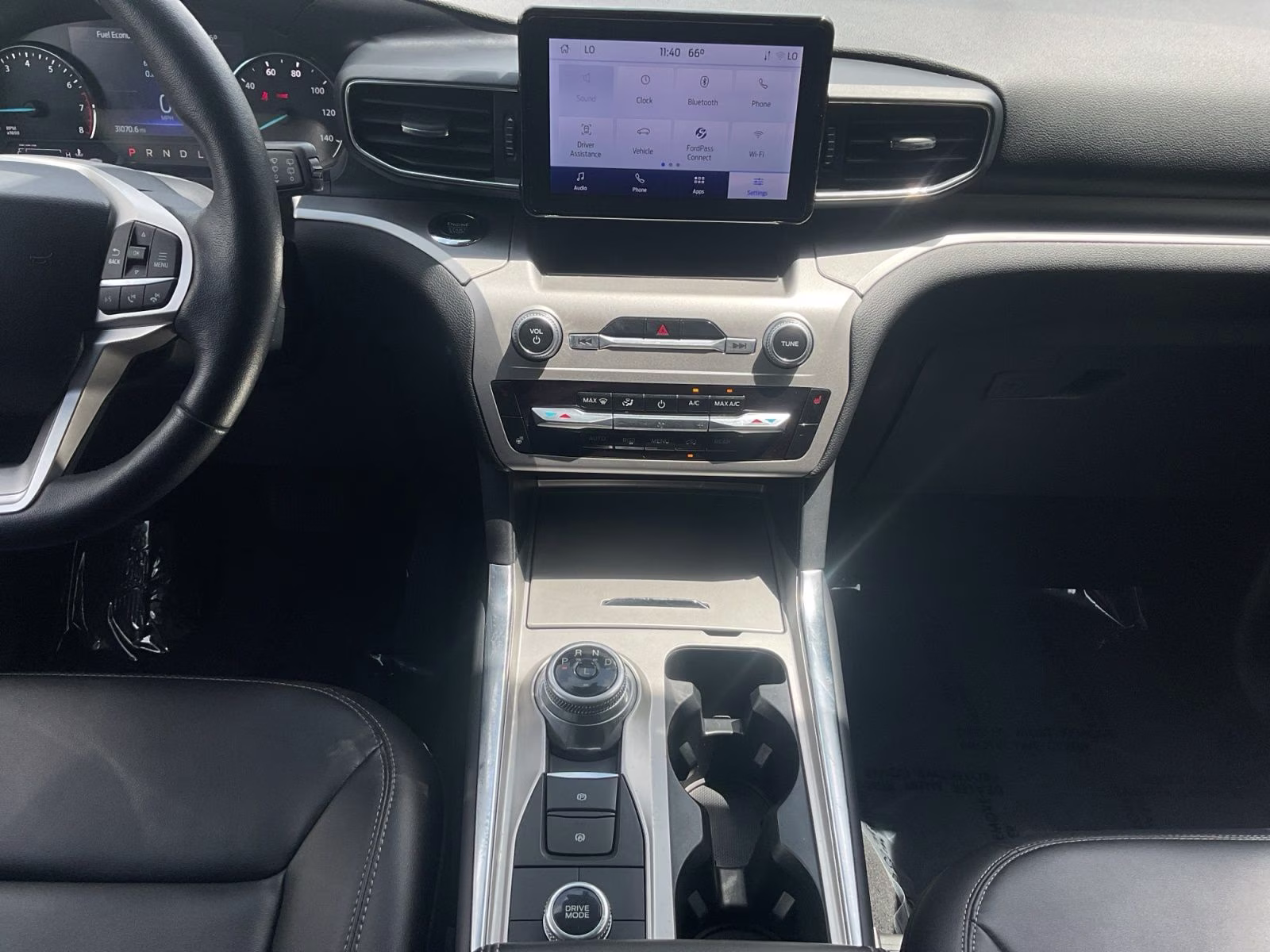 2022 White Ford Explorer XLT 4X4 SUV