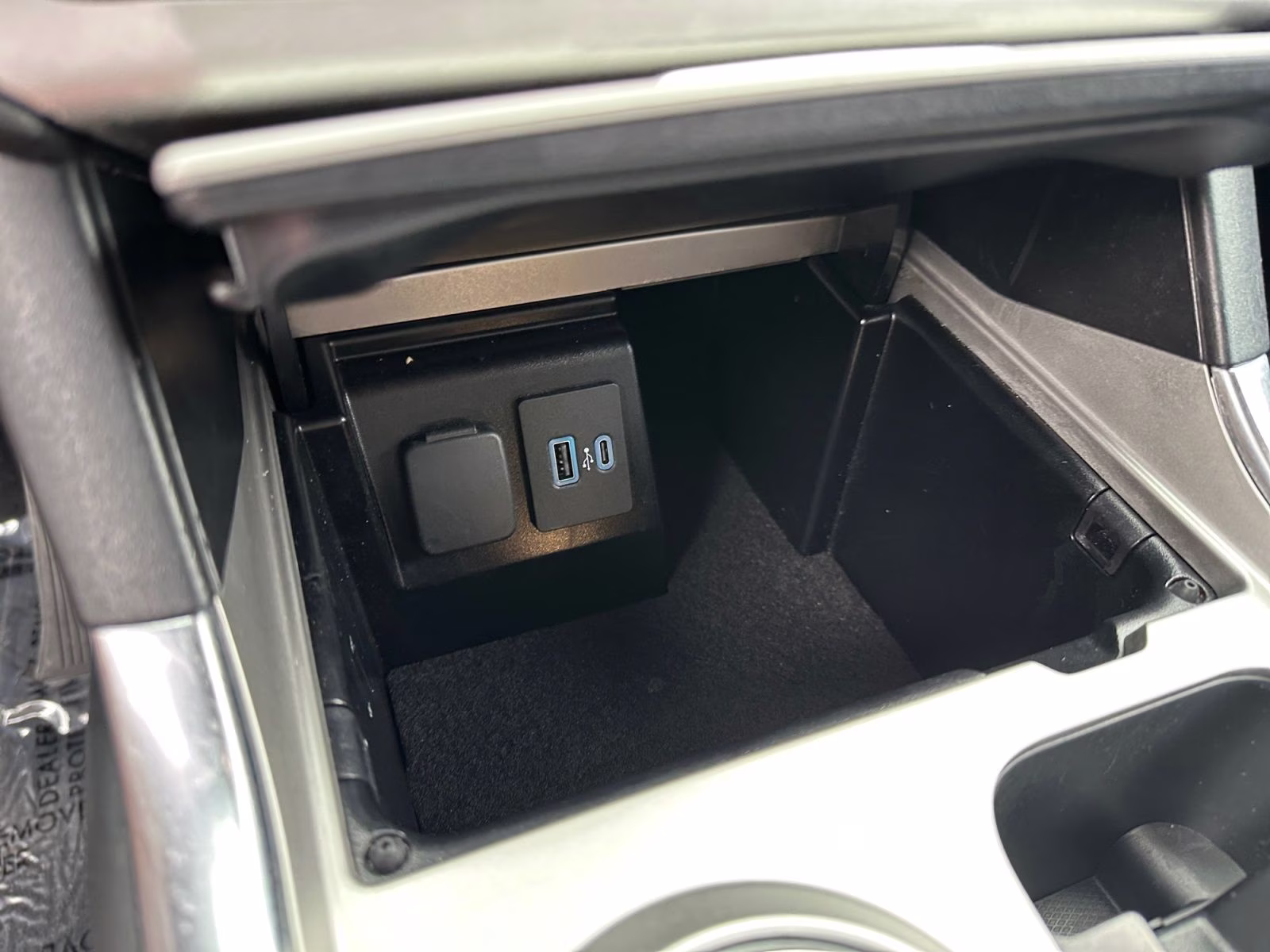 2022 White Ford Explorer XLT 4X4 SUV