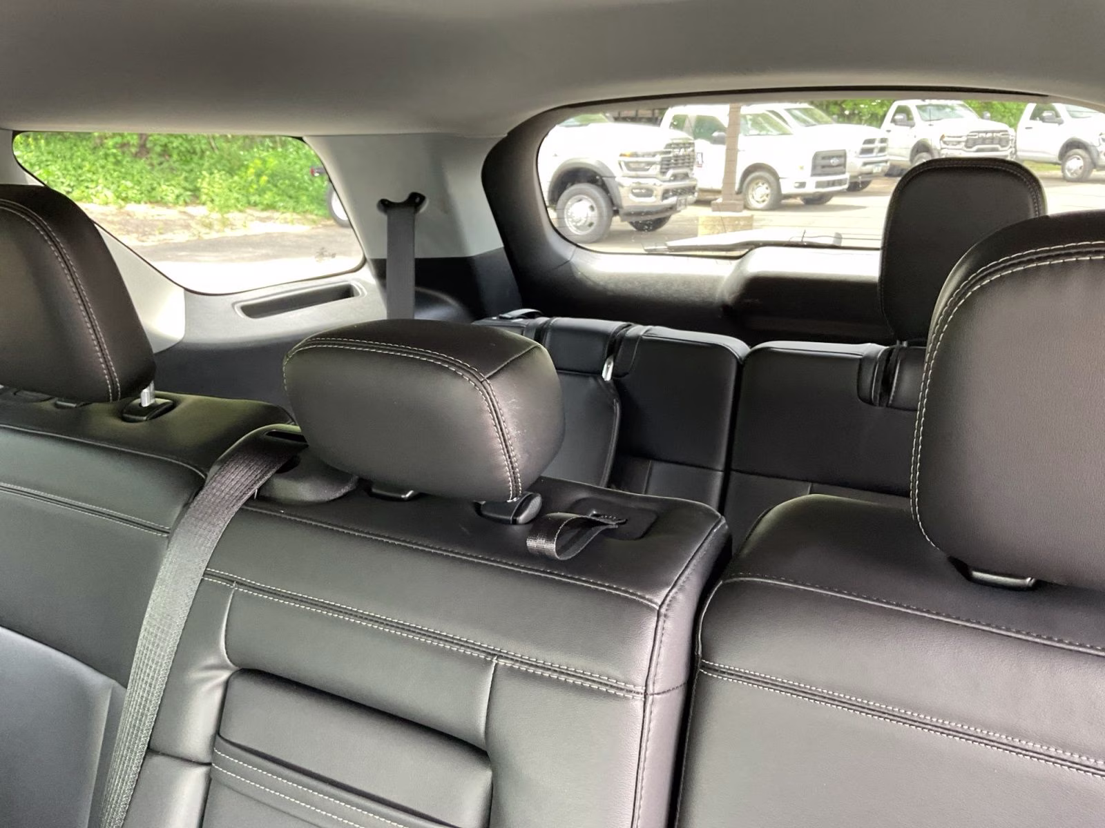 2022 White Ford Explorer XLT 4X4 SUV