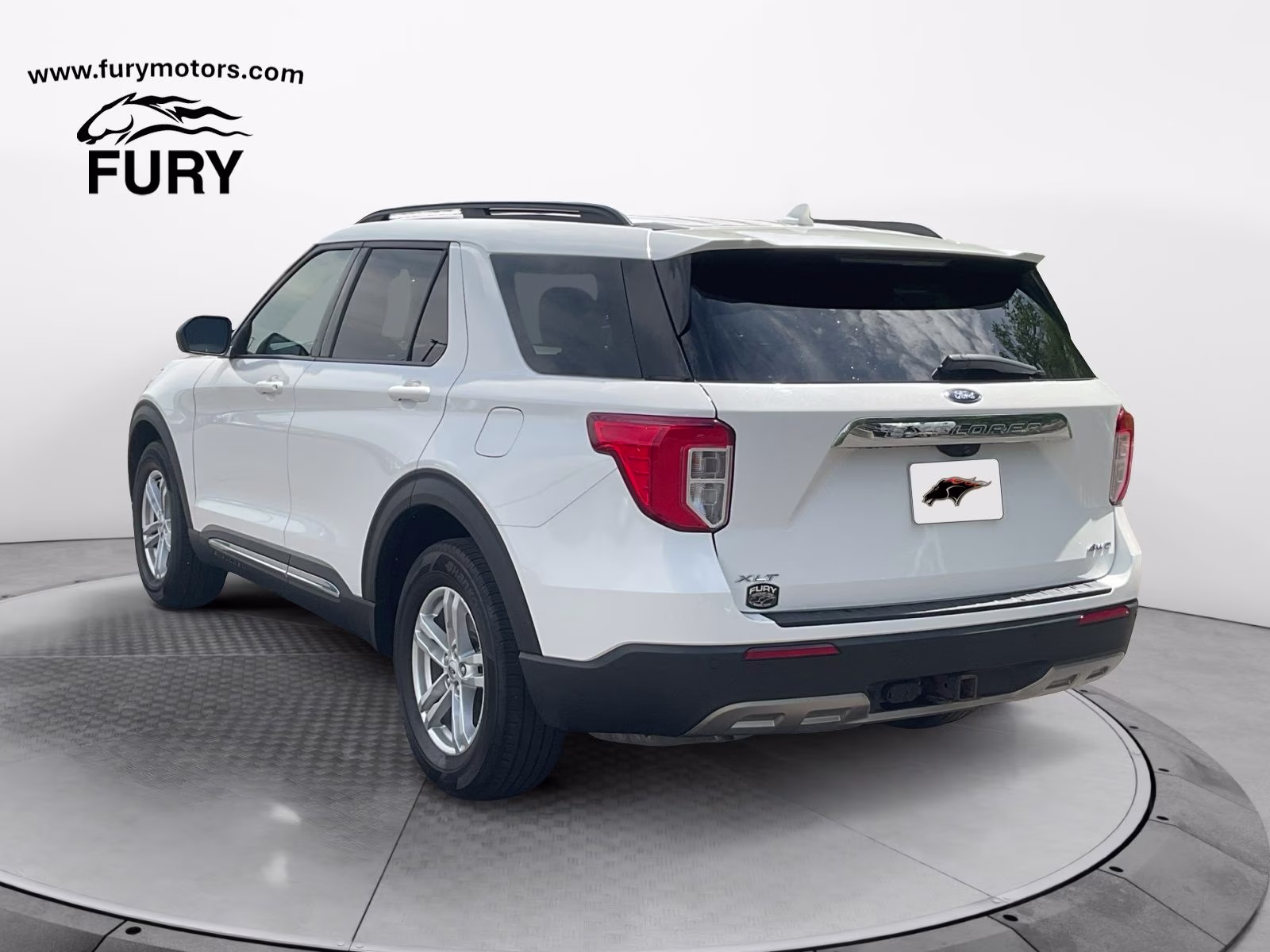 2022 White Ford Explorer XLT 4X4 SUV