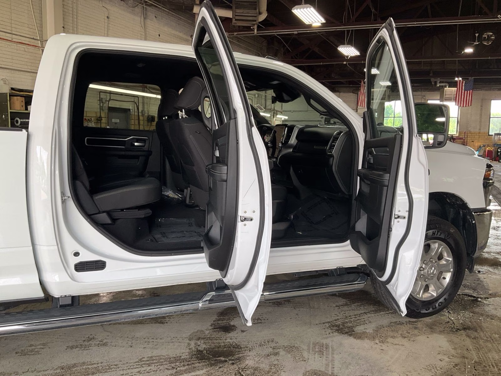 2025 Bright White Clearcoat Ram 2500 Big Horn 4X4 Truck