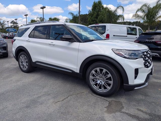 2026 Ford Explorer Platinum's photo