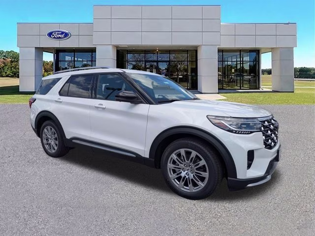 2026 Ford Explorer Platinum's photo