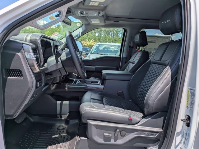 2026 Oxford White Ford Super Duty F-250 SRW LARIAT 4X4 Truck