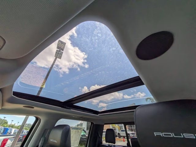 2026 Oxford White Ford Super Duty F-250 SRW LARIAT 4X4 Truck