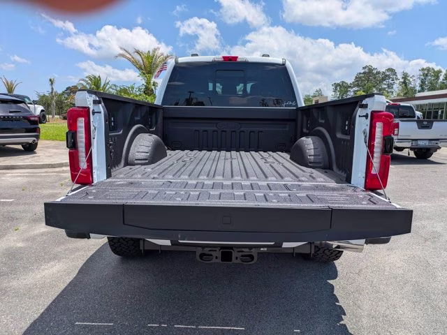2026 Oxford White Ford Super Duty F-250 SRW LARIAT 4X4 Truck