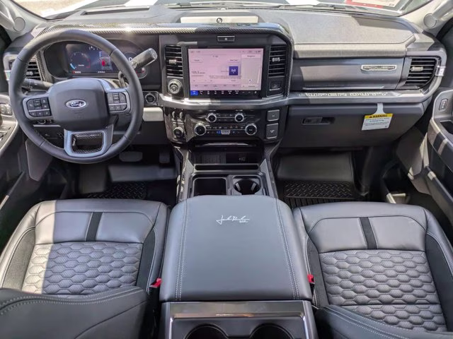 2026 Oxford White Ford Super Duty F-250 SRW LARIAT 4X4 Truck