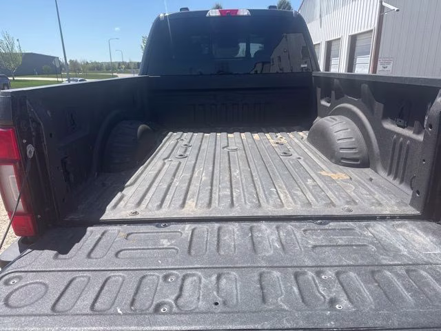2022 Black Ford Super Duty F-350 SRW Lariat 4X4 Truck