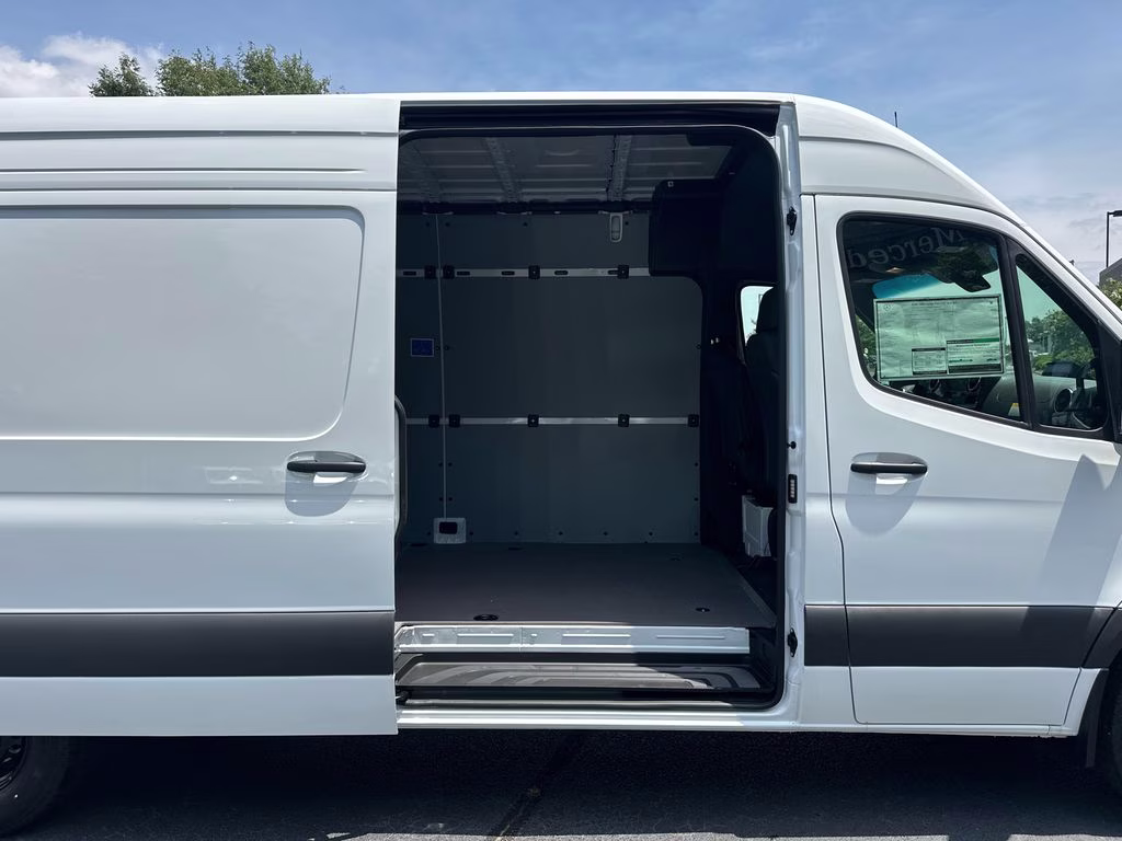 2026 Arctic Mercedes-Benz Sprinter 2500 Cargo 170 WB RWD Van