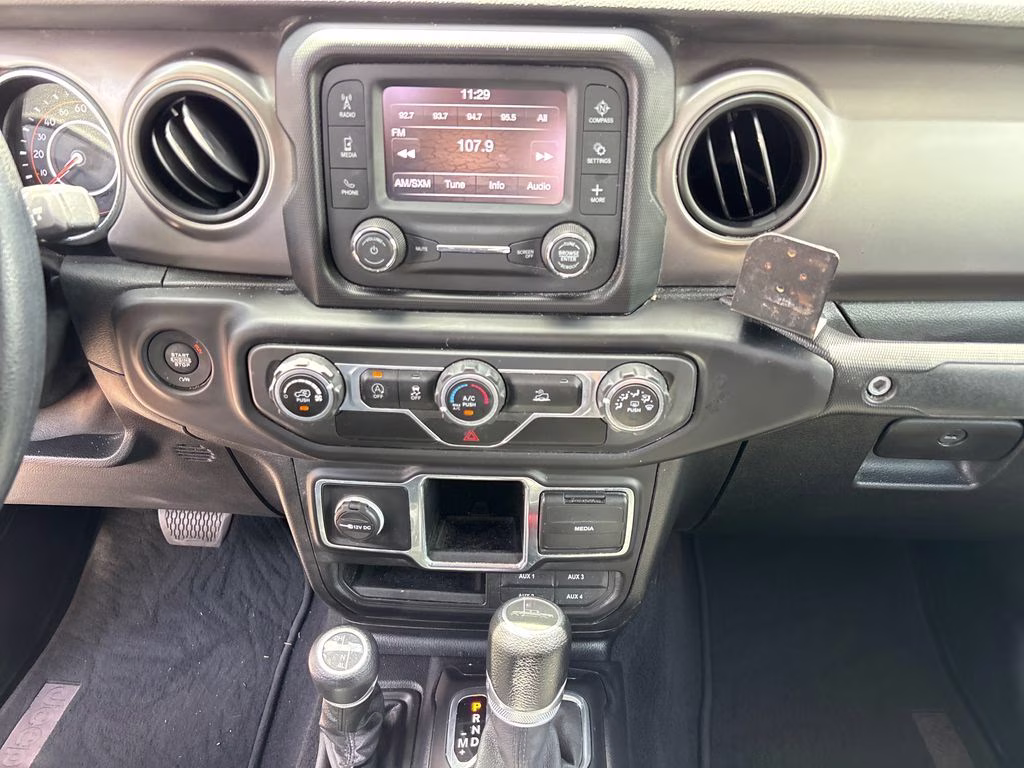 2020 Bright White Clearcoat Jeep Gladiator Sport 4X4 Truck
