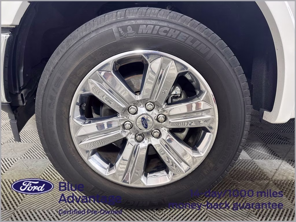 2019 White Platinum Clearcoat Metallic Ford F-150 Lariat 4X4 Truck