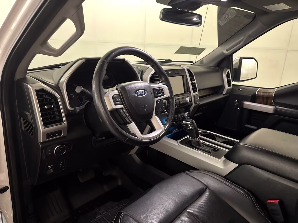 2019 White Platinum Clearcoat Metallic Ford F-150 Lariat 4X4 Truck