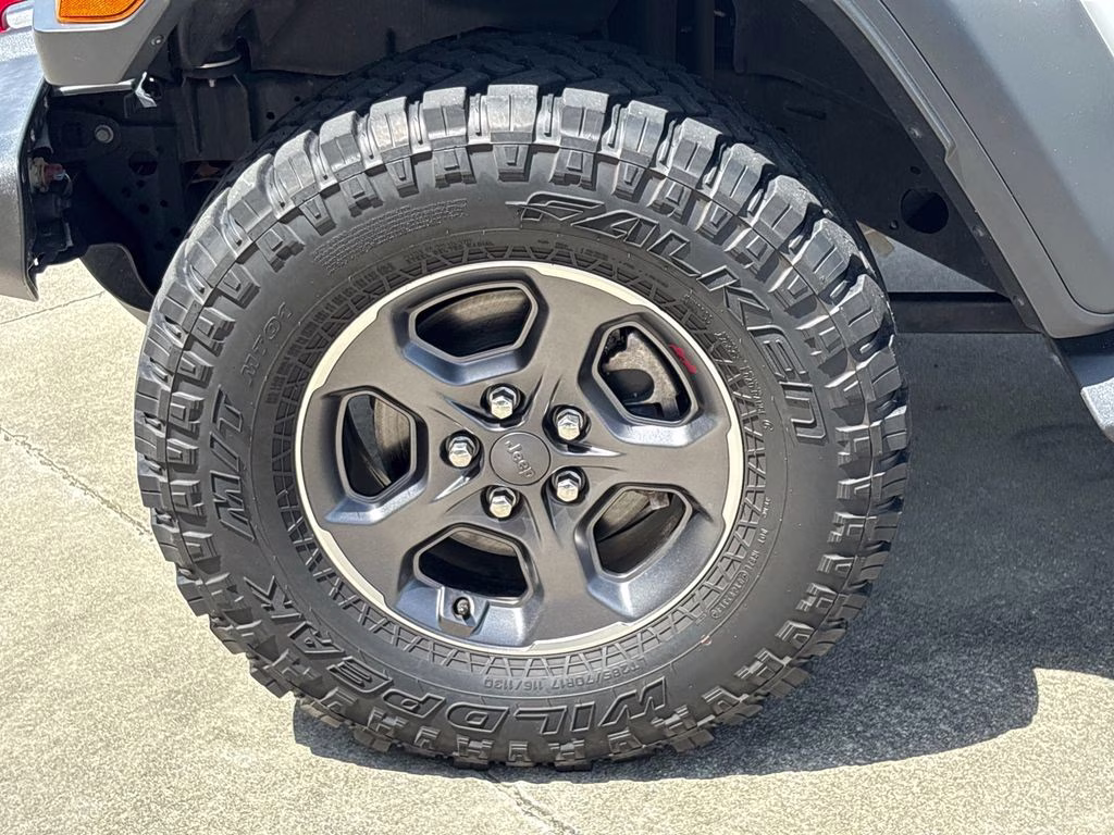 2020 Bright White Clearcoat Jeep Gladiator Sport 4X4 Truck