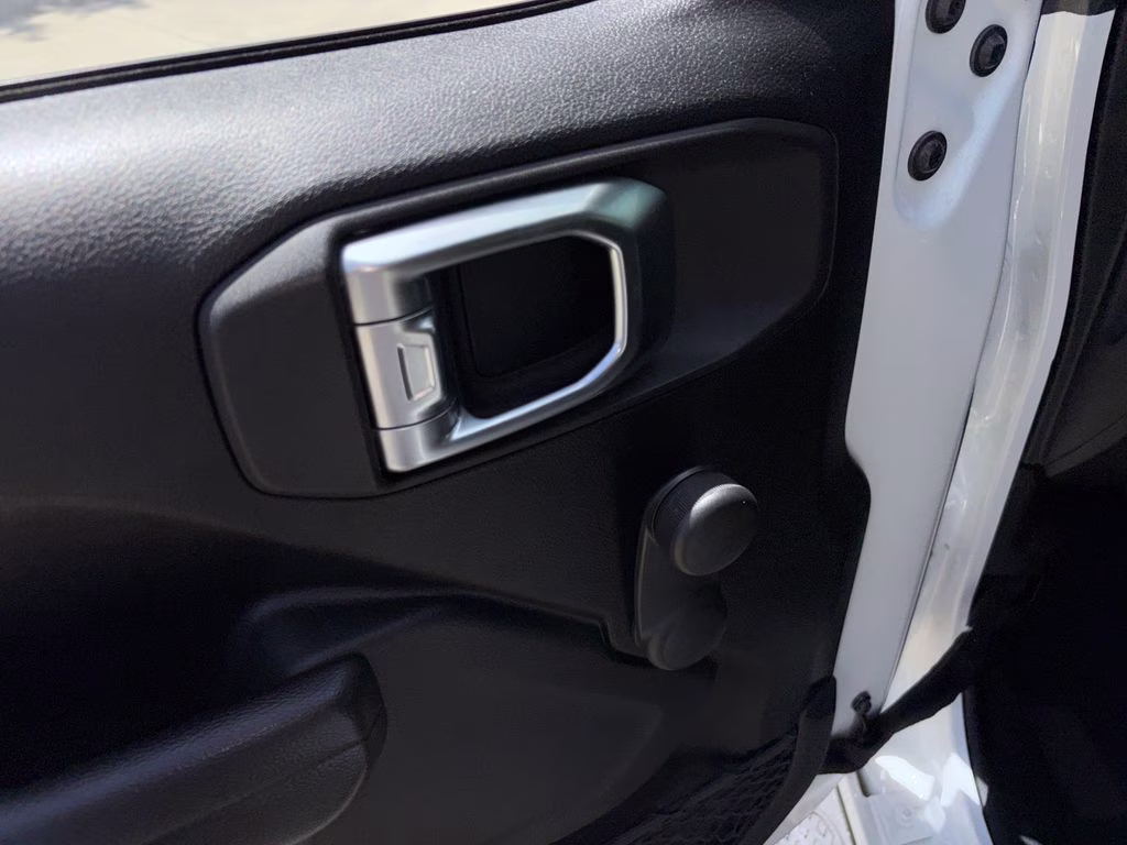 2020 Bright White Clearcoat Jeep Gladiator Sport 4X4 Truck