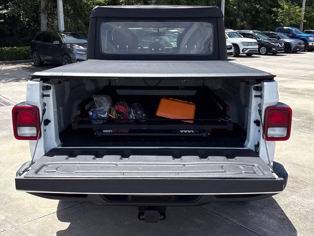 2020 Bright White Clearcoat Jeep Gladiator Sport 4X4 Truck