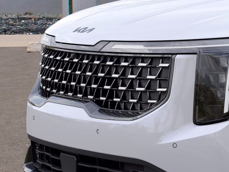 2026 Snow White Pearl Kia Carnival Hybrid SX FWD Van