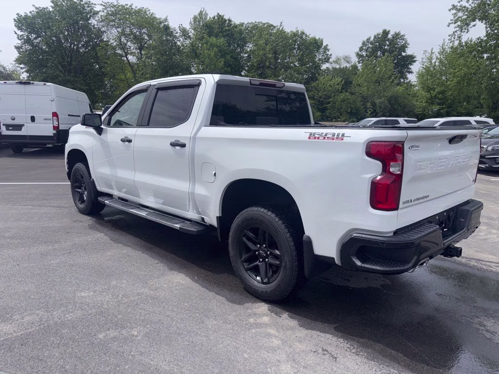 2021 Iridescent Pearl Tricoat Chevrolet Silverado 1500 LT Trail Boss 4X4 Truck