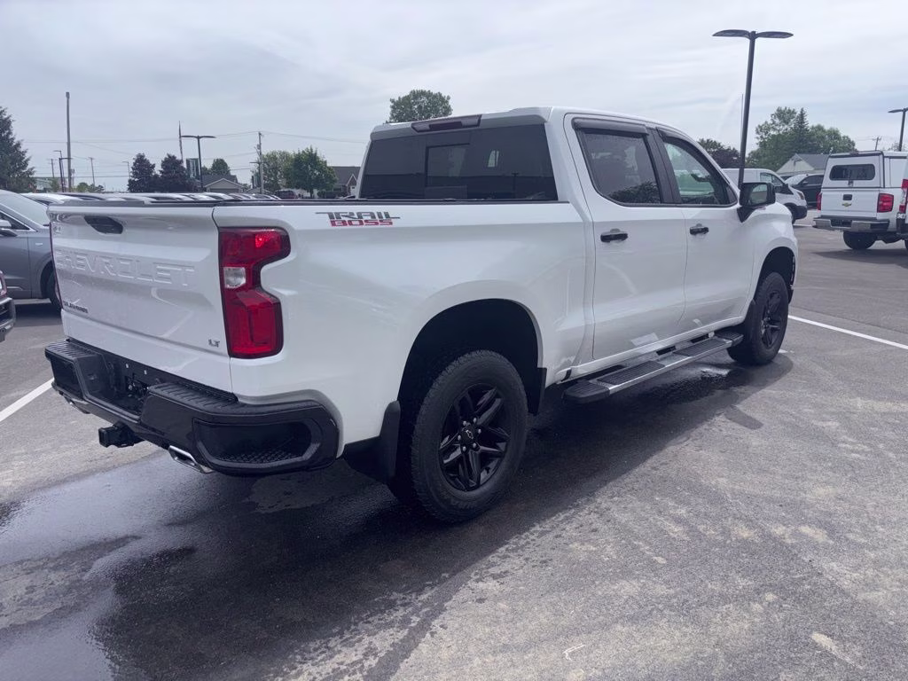 2021 Iridescent Pearl Tricoat Chevrolet Silverado 1500 LT Trail Boss 4X4 Truck