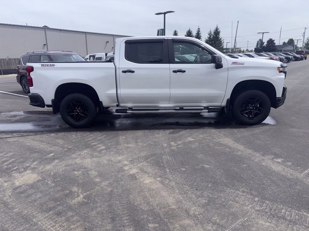 2021 Iridescent Pearl Tricoat Chevrolet Silverado 1500 LT Trail Boss 4X4 Truck