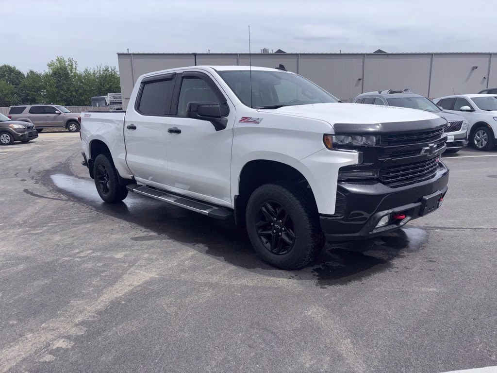 2021 Iridescent Pearl Tricoat Chevrolet Silverado 1500 LT Trail Boss 4X4 Truck