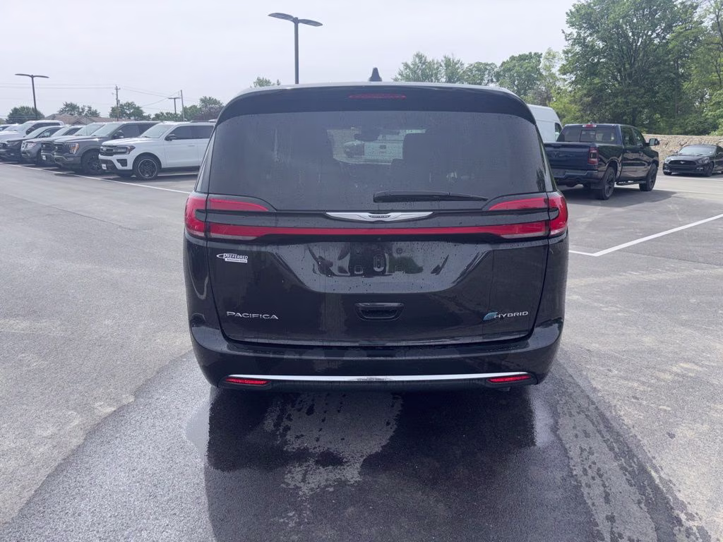 2022 Brilliant Black Crystal Pearlcoat Chrysler Pacifica Hybrid Touring L FWD Van