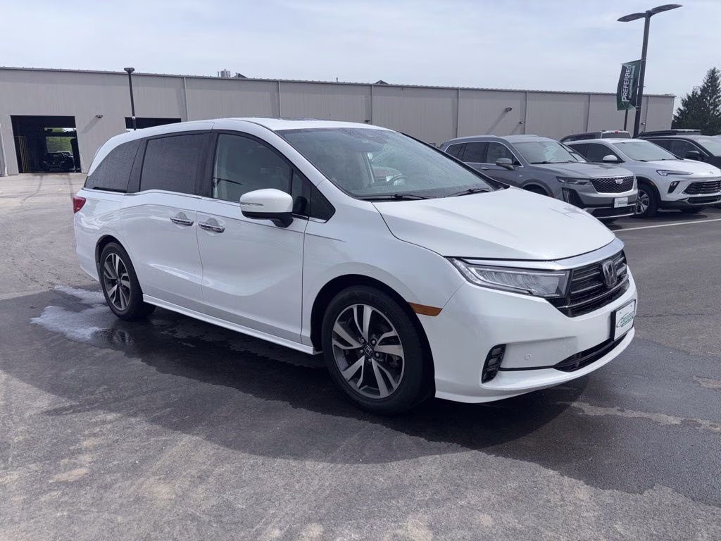 2023 White Honda Odyssey Touring FWD Van