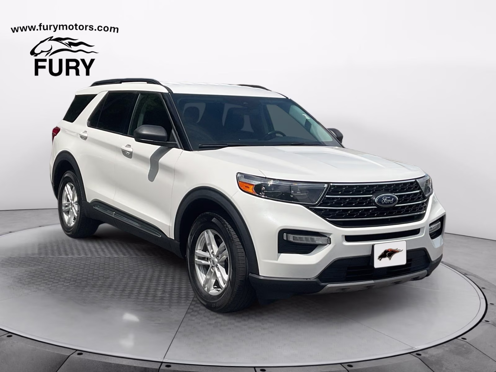 2022 White Ford Explorer XLT 4X4 SUV