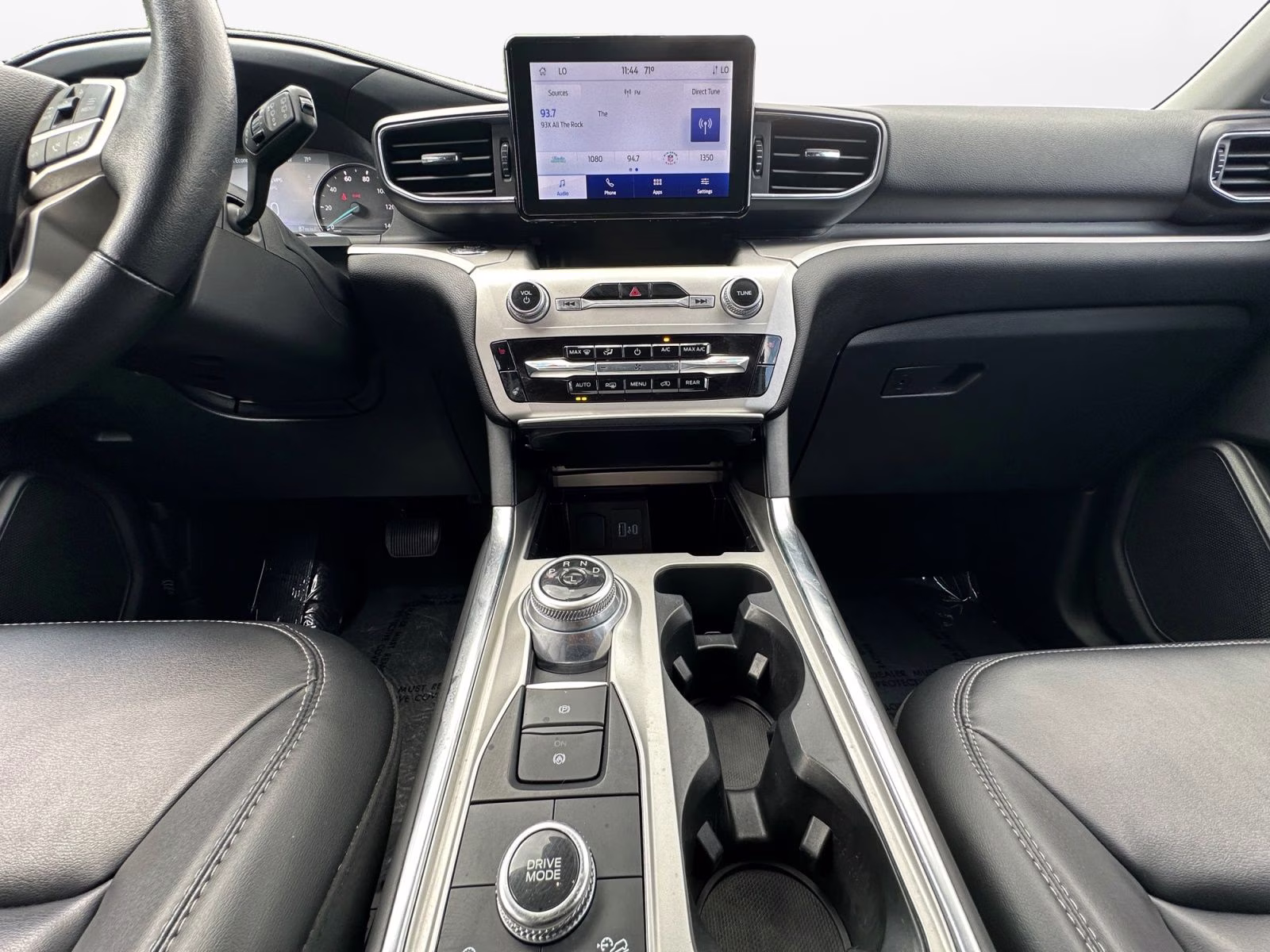 2022 White Ford Explorer XLT 4X4 SUV