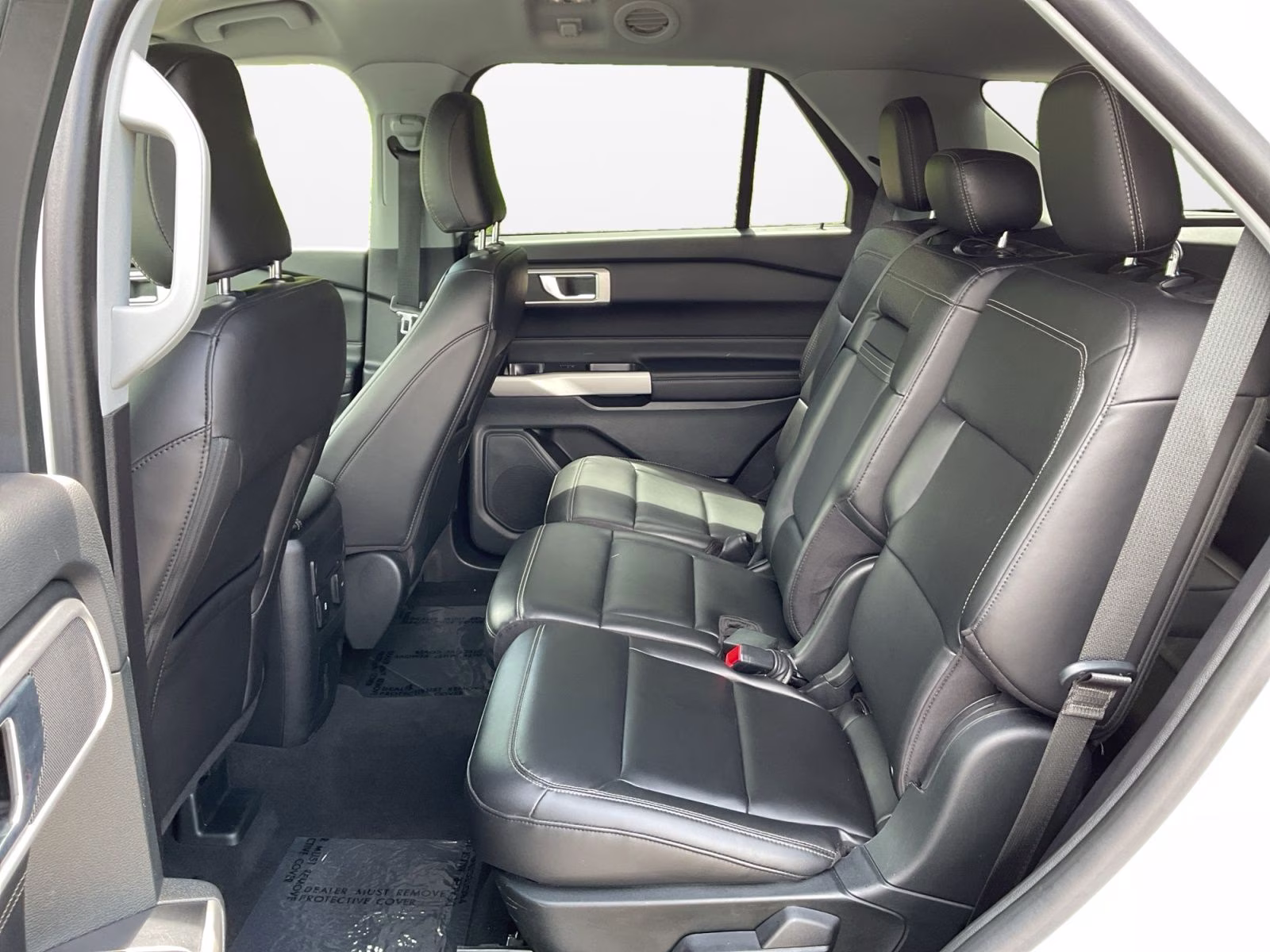2022 White Ford Explorer XLT 4X4 SUV