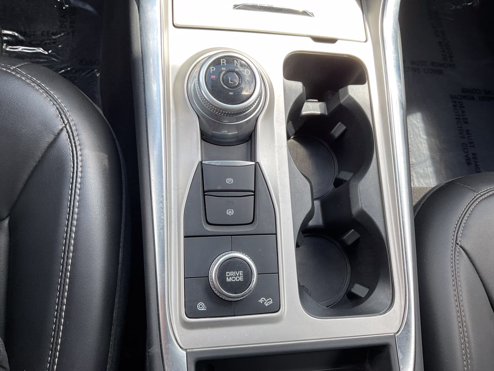 2022 White Ford Explorer XLT 4X4 SUV