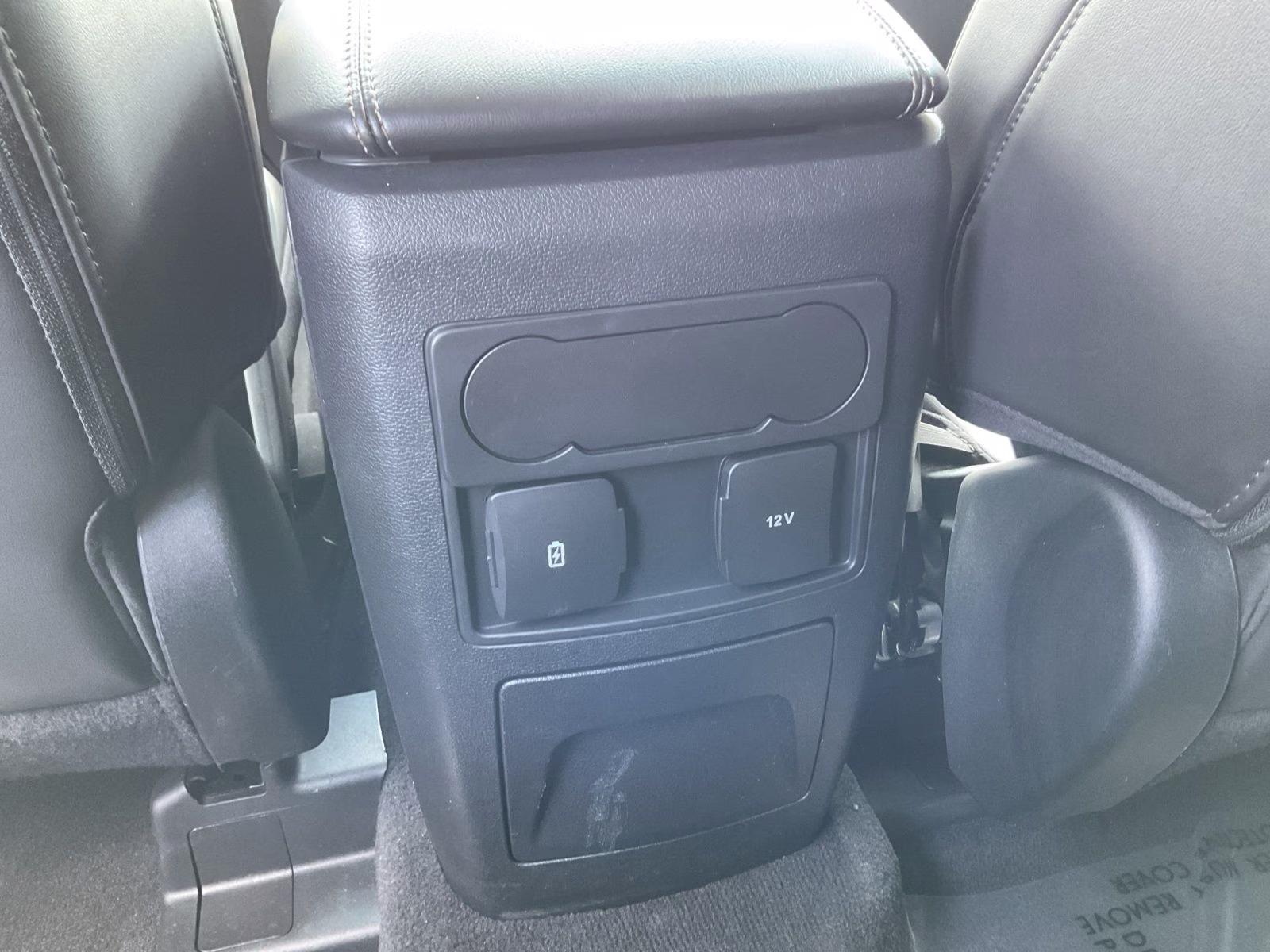 2022 White Ford Explorer XLT 4X4 SUV