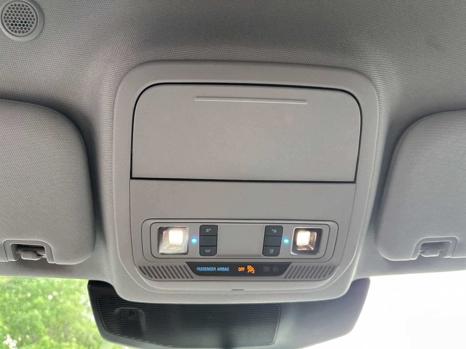 2022 White Ford Explorer XLT 4X4 SUV