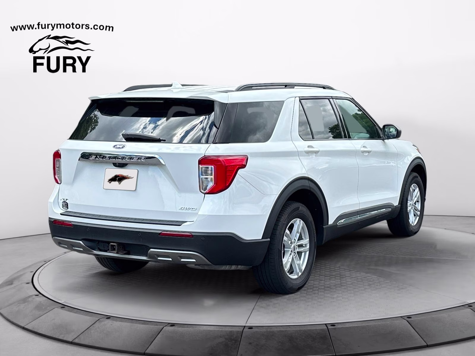 2022 White Ford Explorer XLT 4X4 SUV