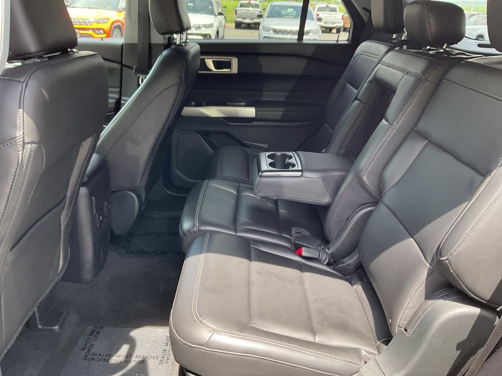 2022 White Ford Explorer XLT 4X4 SUV