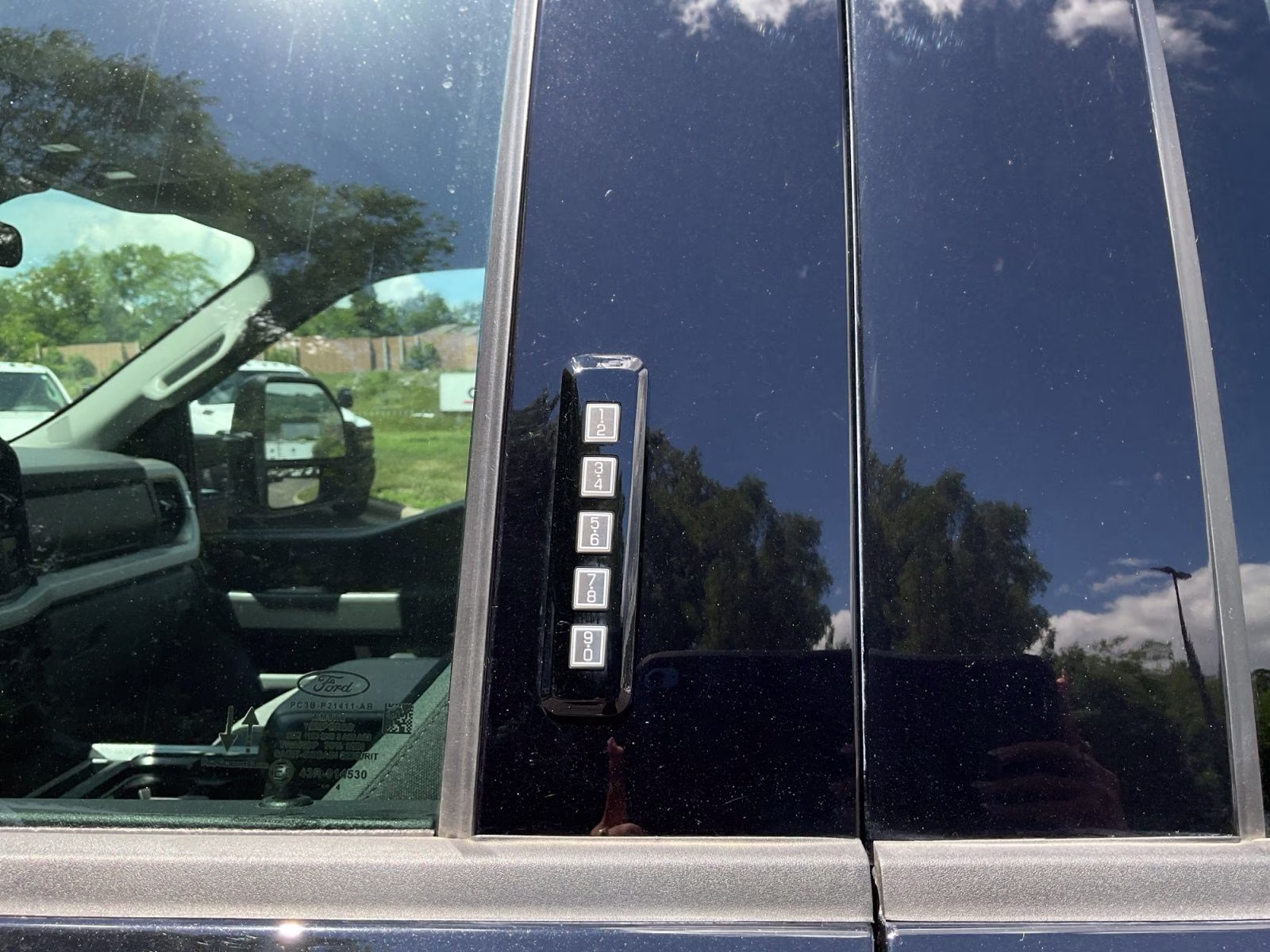 2024 Black Metallic Ford Super Duty F-250 SRW XLT 4X4 Truck