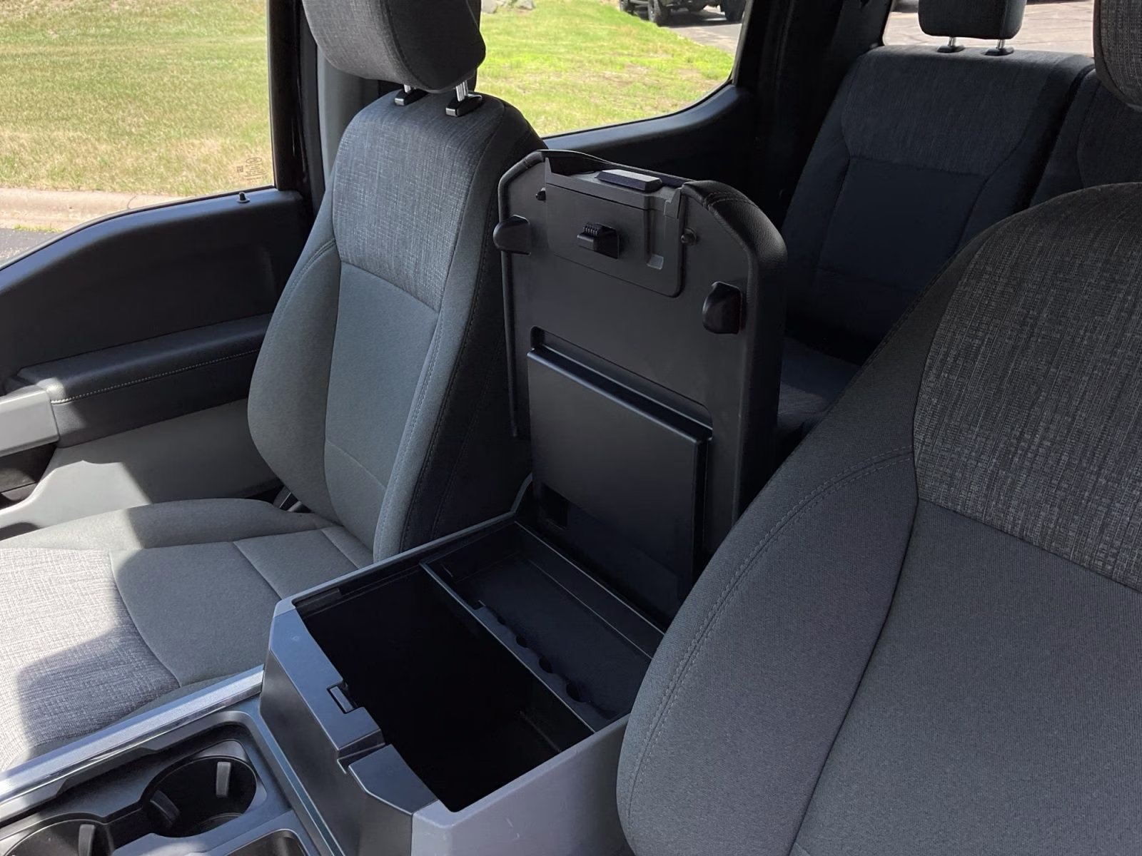 2024 Black Metallic Ford Super Duty F-250 SRW XLT 4X4 Truck
