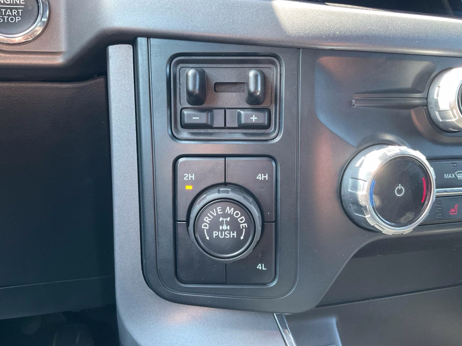 2025 White Ford F-150 XLT 4X4 Truck