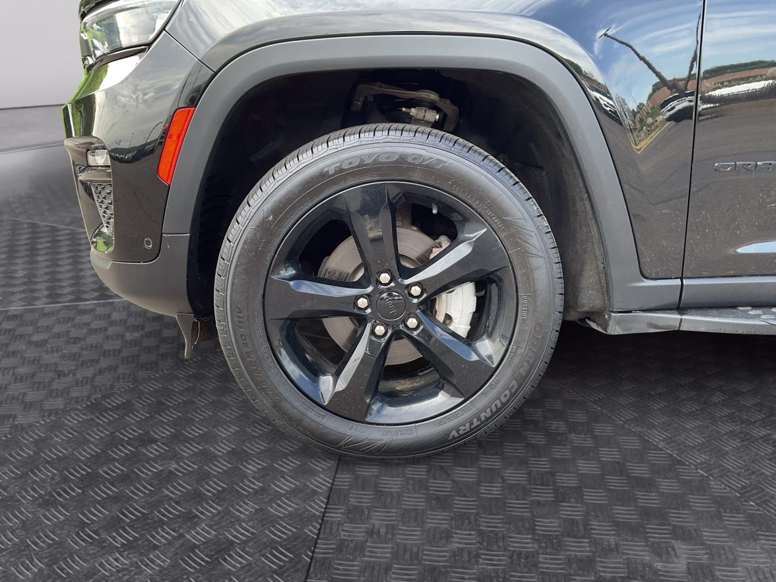 2024 Diamond Black Crystal Pearlcoat Jeep Grand Cherokee Limited 4X4 SUV