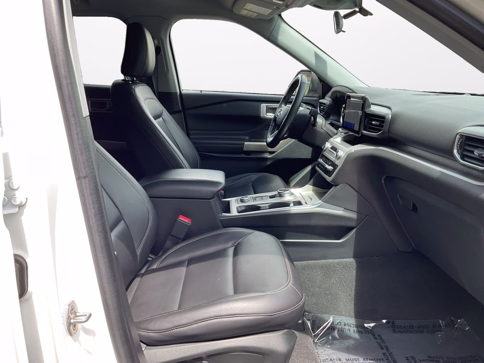 2022 White Ford Explorer XLT 4X4 SUV